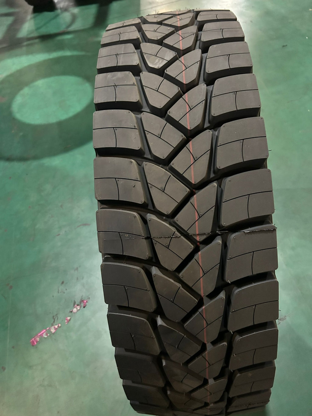 Landlux LOD865+ | 295/80R22.5 | Neumático de tracción premium, máxima durabilidad, estabilidad y alto kilometraje.