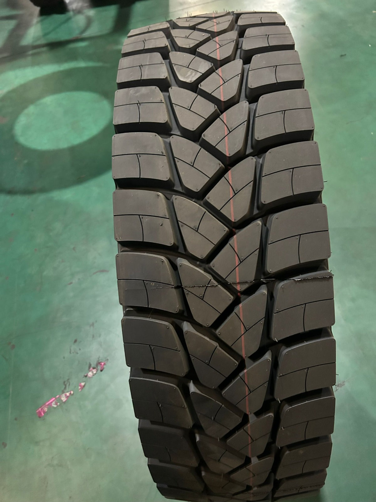 Landlux LOD865+ | 295/80R22.5 | Neumático de tracción premium, máxima durabilidad, estabilidad y alto kilometraje.